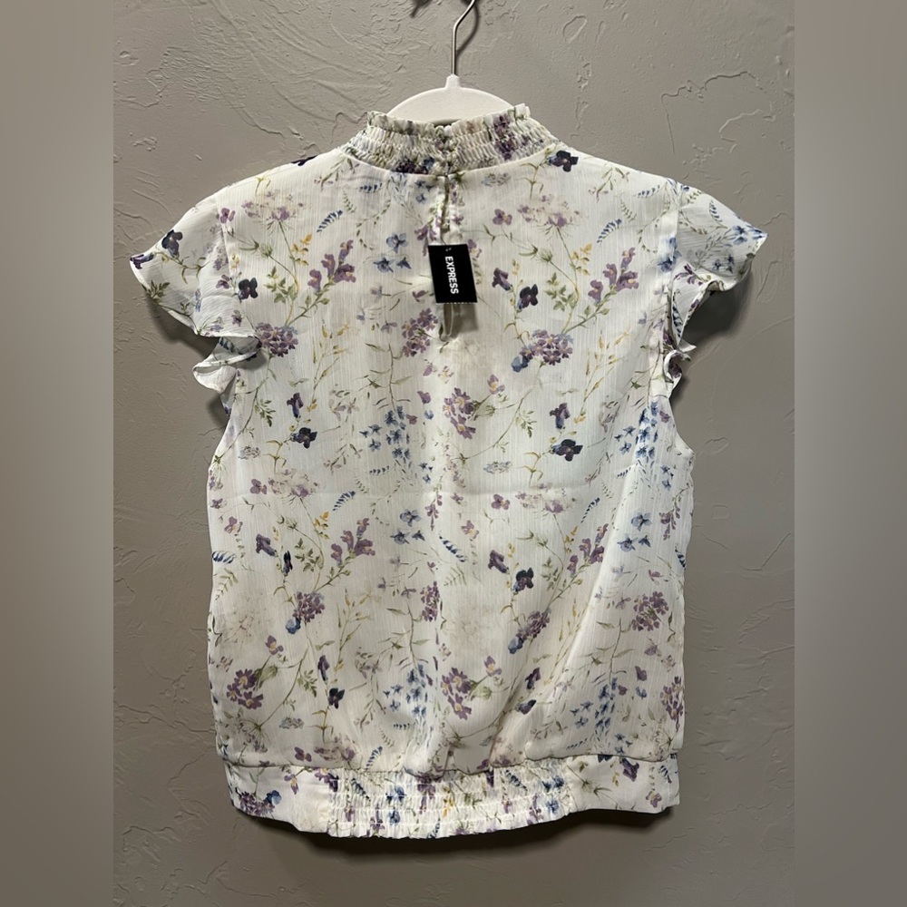 Express Blouse with Floral pattern - Picture 2 of 7